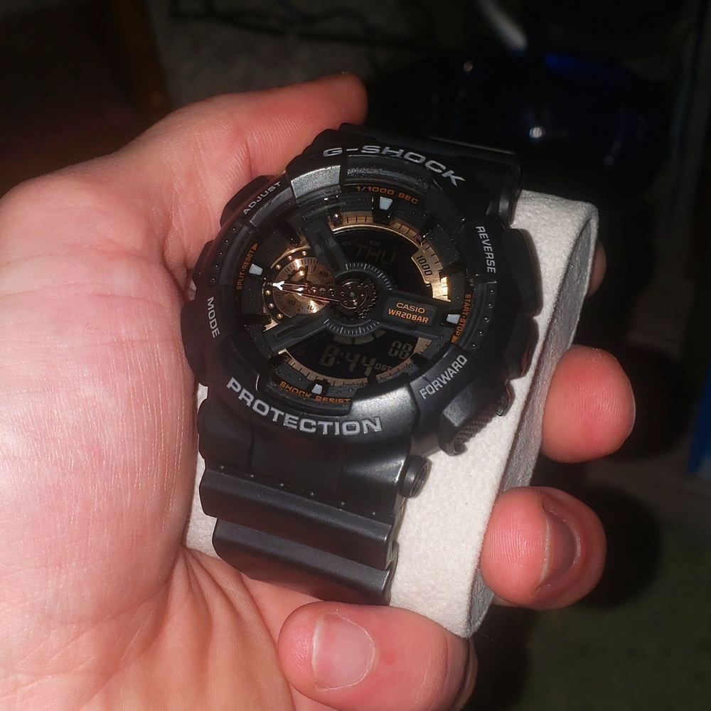 Casio G shock men's watch. Just needs new battery.